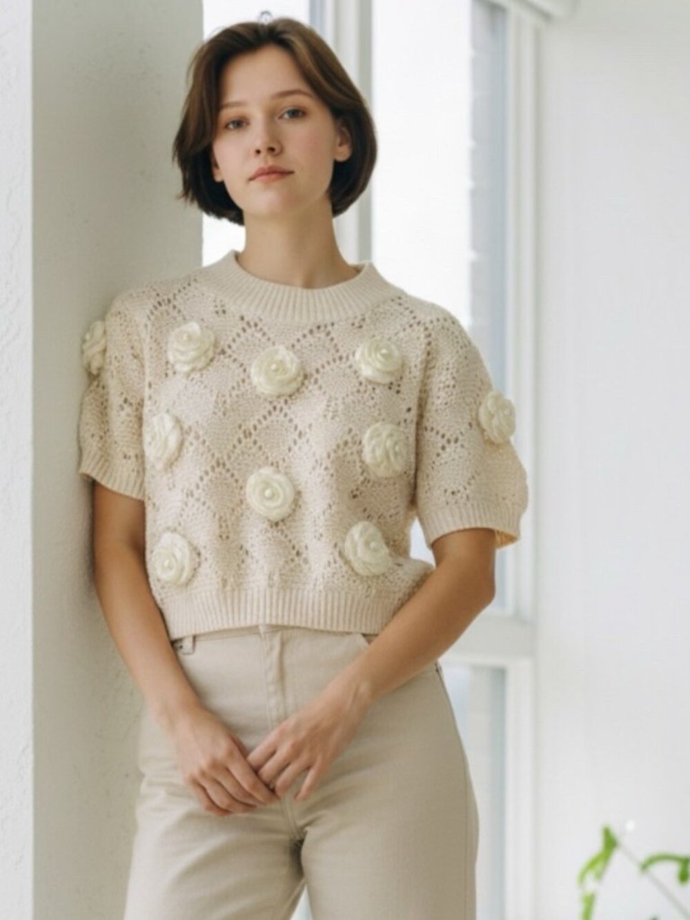 Women Crop Top Knit 3D Fabric Flower Pearl Appliques Ivory Size PM Stretch